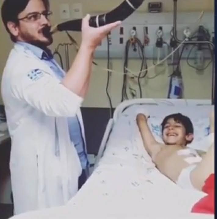 Viraliza vídeo de médico nascido em Rolim de Moura que tocou Berrante para paciente