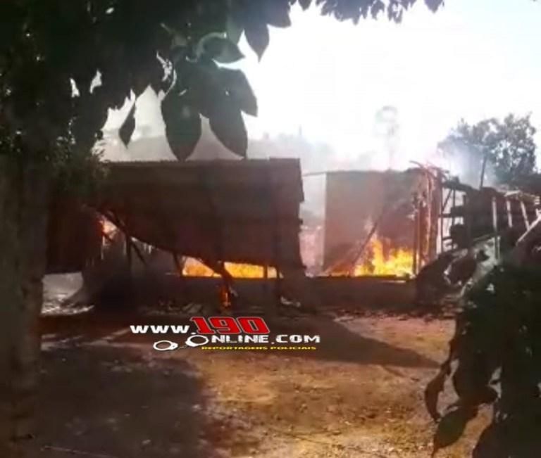 Alta Floresta: Casa fica completamente destruída pelo fogo, na linha 45