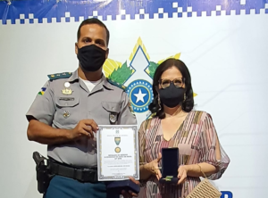 Juíza da Comarca de Rolim de Moura recebe Medalha do Mérito o Guardião da Zona da Mata concedida pela PM de RO
