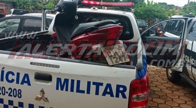 PM localiza moto que foi furtada de residência em Rolim de Moura