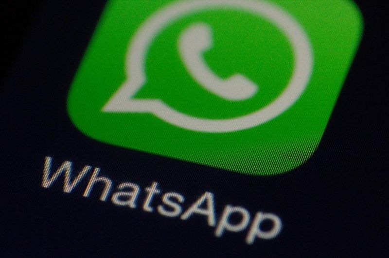 WhatsApp libera reações com qualquer emoji para todos usuários