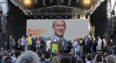 Ciro Gomes registra candidatura à Presidência no TSE