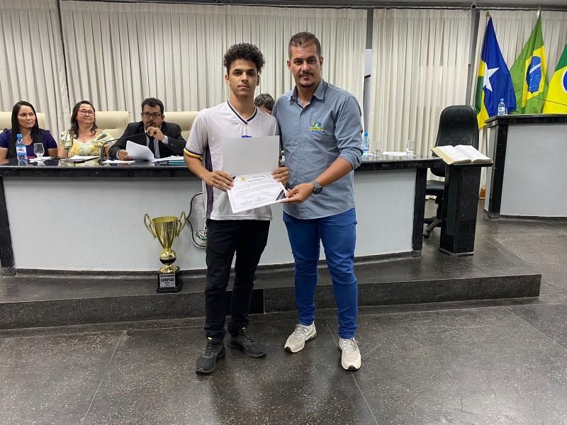 Prefeito Aldo Júlio participa de solenidade em homenagem a escola José Rosales e equipe SUB-15 do Rolim de Moura
