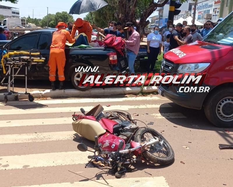 Motociclista parou em cima de carroceria de pick-up durante grave acidente em Rolim de Moura