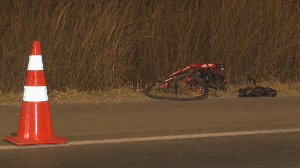 Ciclista morre atropelado por caminhão na RO-387
