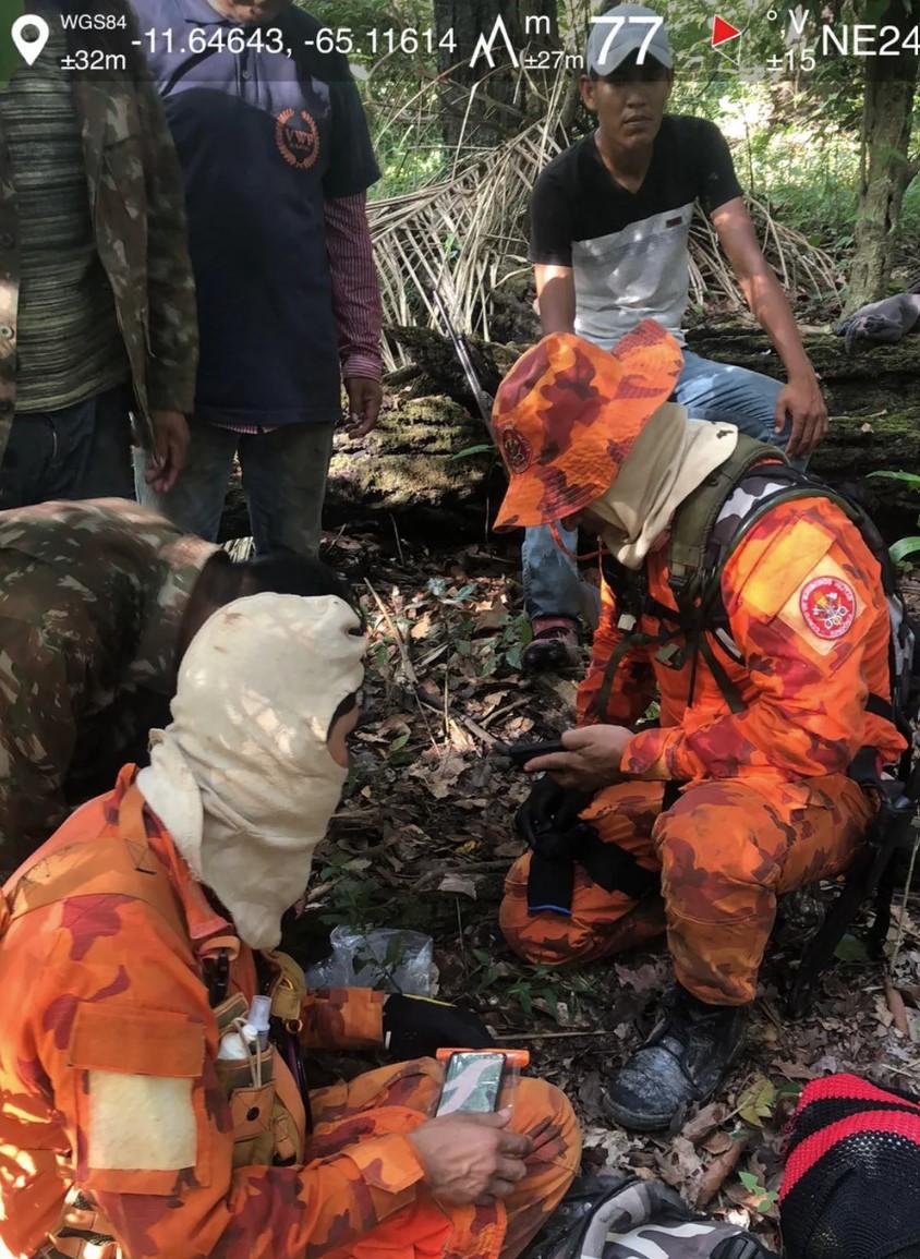 Cadela militar, bombeiros e avião compõe força-tarefa para resgate de indígena perdido há 5 dias em mata de Rondônia