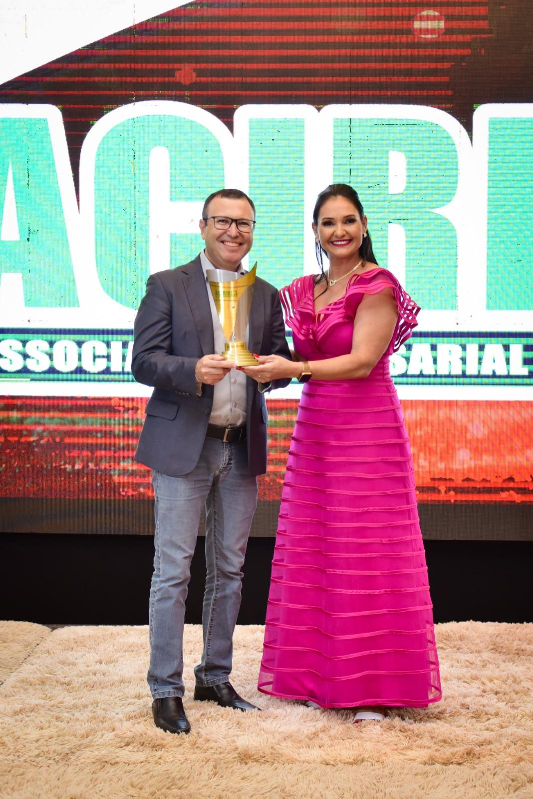 1º noite de entrega do “ Troféu Acirm” deste ano também homenageou parceiros da associação comercial 1º noite de entrega do “ Troféu Acirm” deste ano também homenageou parceiros da associação comercial