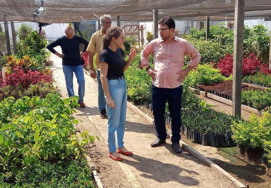 Juiz visita viveiros em Rolim de Moura e repassa sementes de espécies nativas Juiz visita viveiros em Rolim de Moura e repassa sementes de espécies nativas