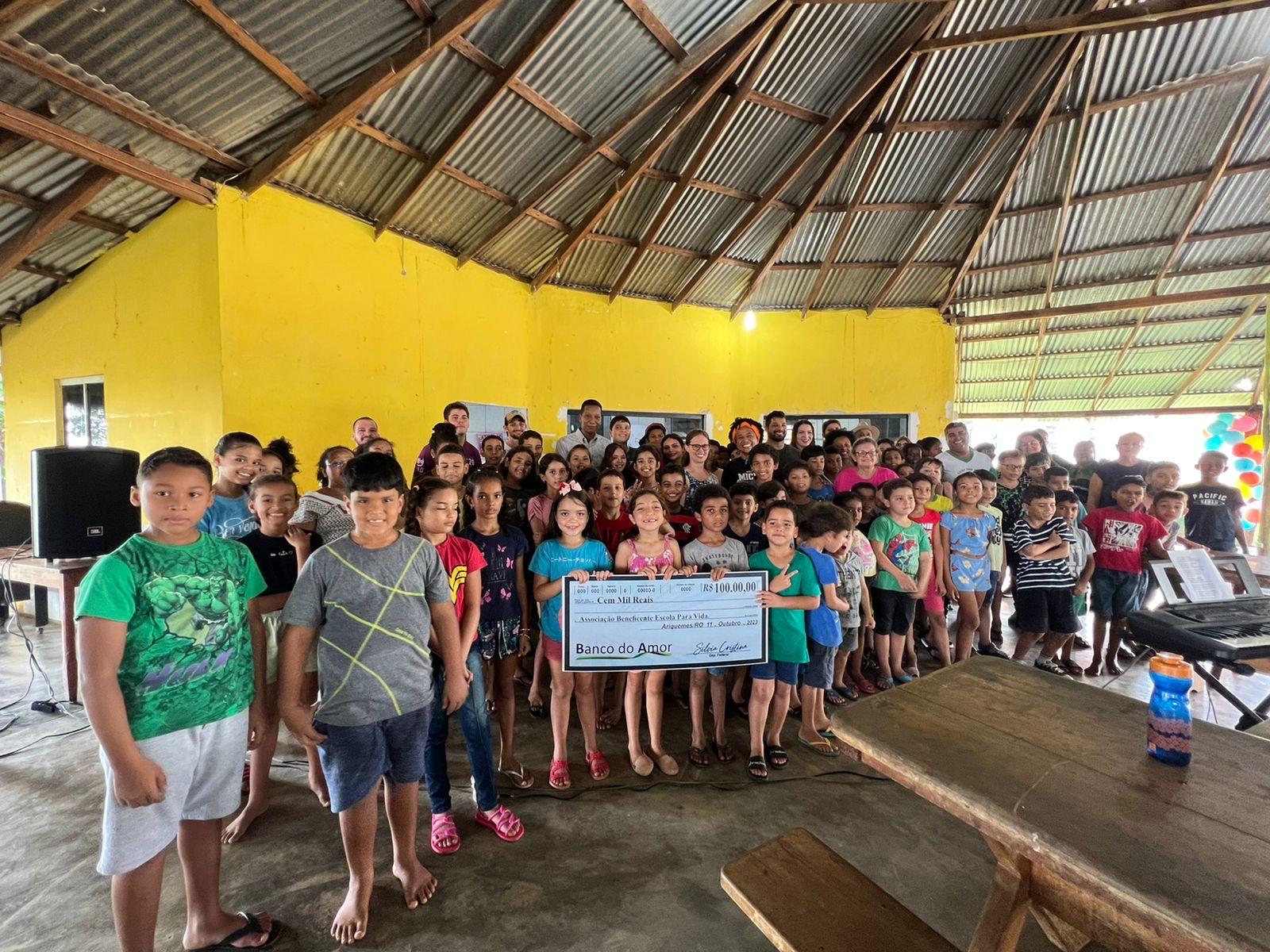Deputada Sílvia Cristina entrega R$ 100 mil para a Associação Beneficente Escola Para Vida, em Ariquemes Deputada Sílvia Cristina entrega R$ 100 mil para a Associação Beneficente Escola Para Vida, em Ariquemes