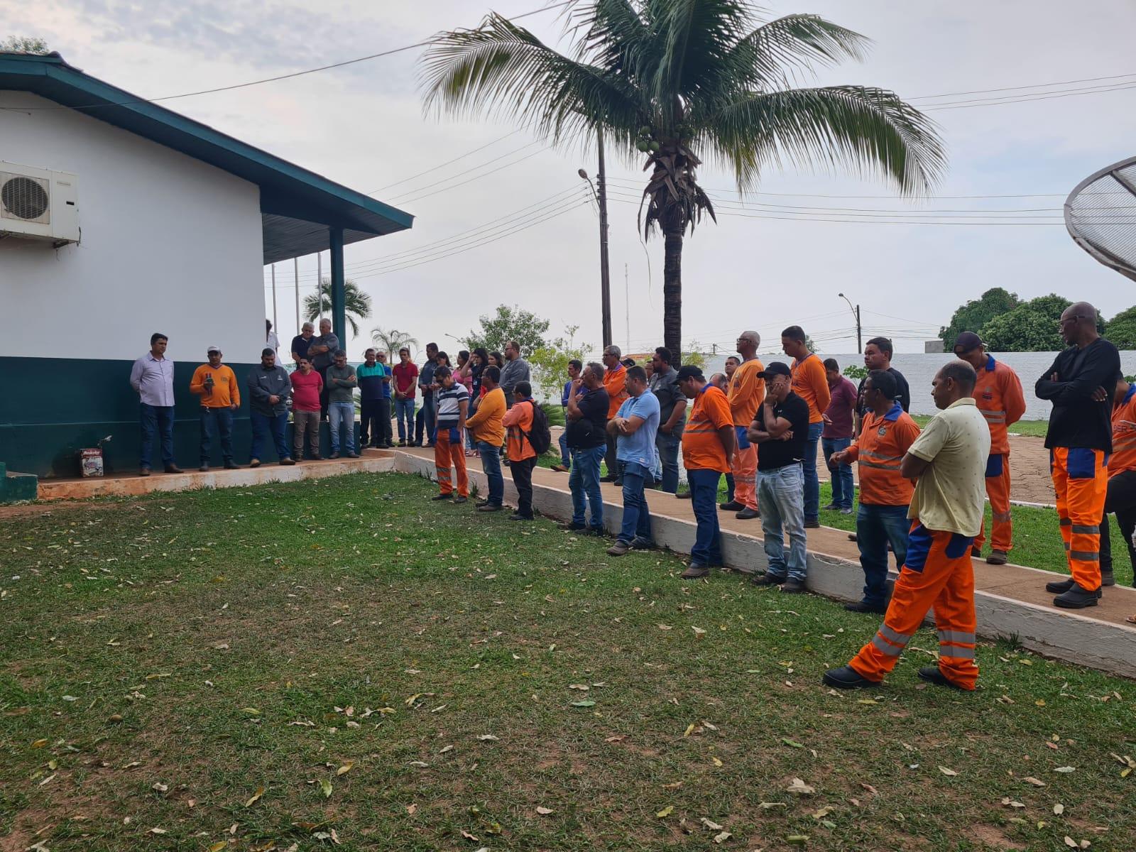 Servidores públicos do DER de Rolim de Moura participam de homenagem e café da manhã Servidores públicos do DER de Rolim de Moura participam de homenagem e café da manhã
