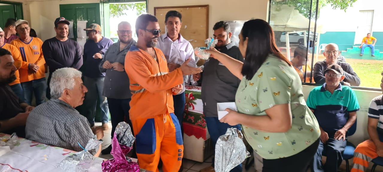 Servidores públicos do DER de Rolim de Moura participam de homenagem e café da manhã Servidores públicos do DER de Rolim de Moura participam de homenagem e café da manhã