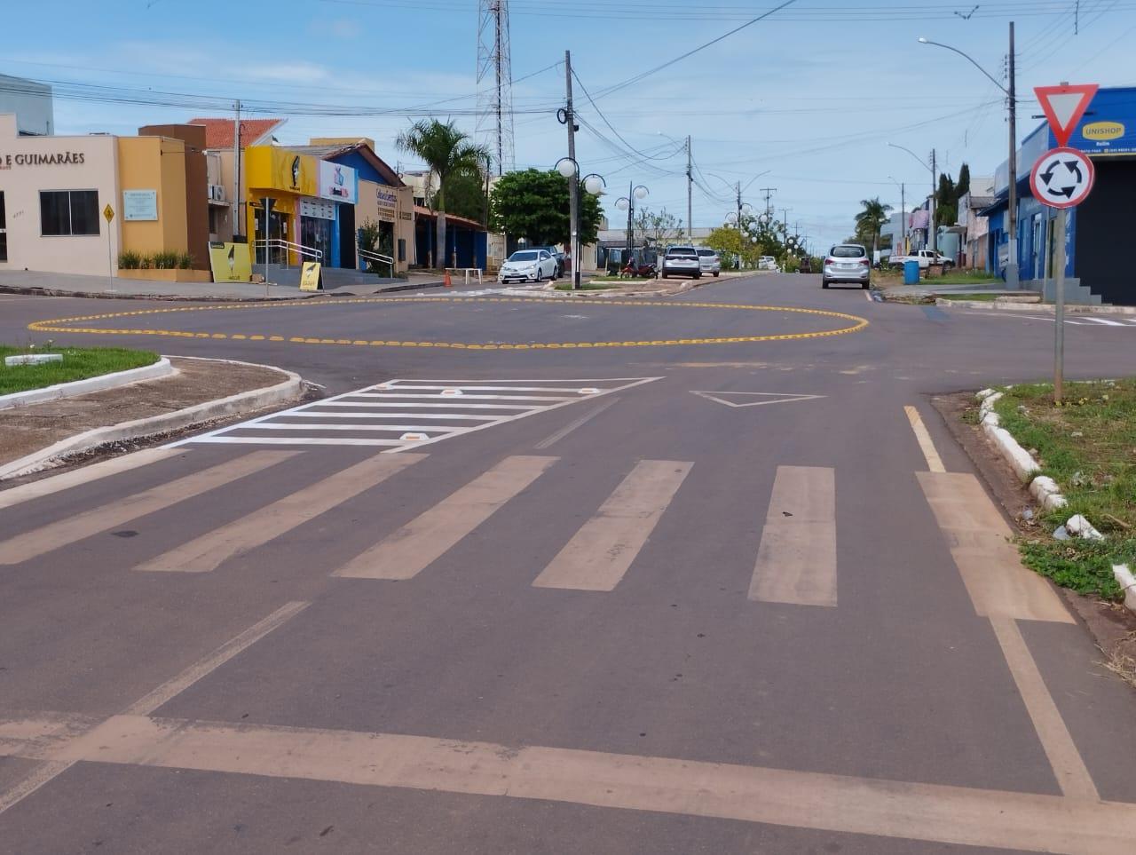 COMTRAN conclui a instalação de mais uma rotatória no centro de Rolim de Moura COMTRAN conclui a instalação de mais uma rotatória no centro de Rolim de Moura