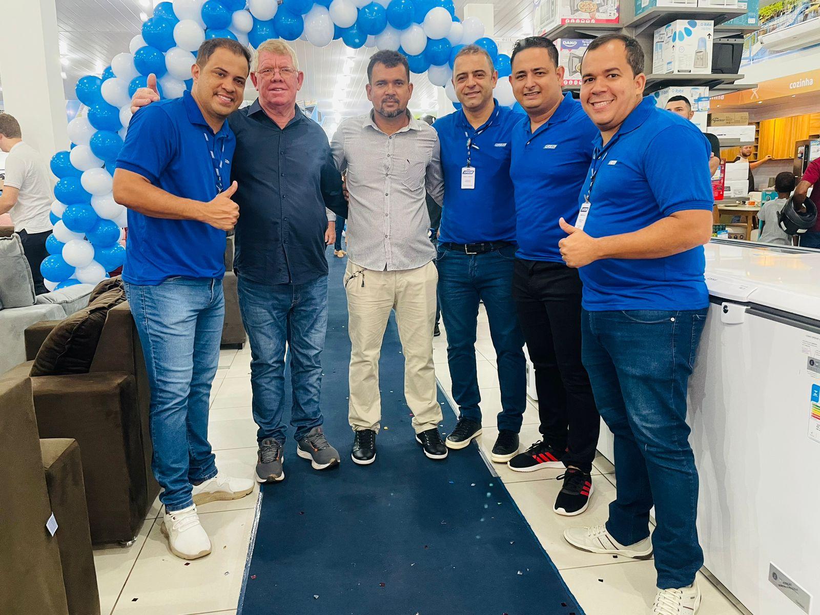 Vice-prefeito de Rolim de Moura, Alcides Rosa, participa da reinauguração da Gazin e parabeniza empresa Vice-prefeito de Rolim de Moura, Alcides Rosa, participa da reinauguração da Gazin e parabeniza empresa