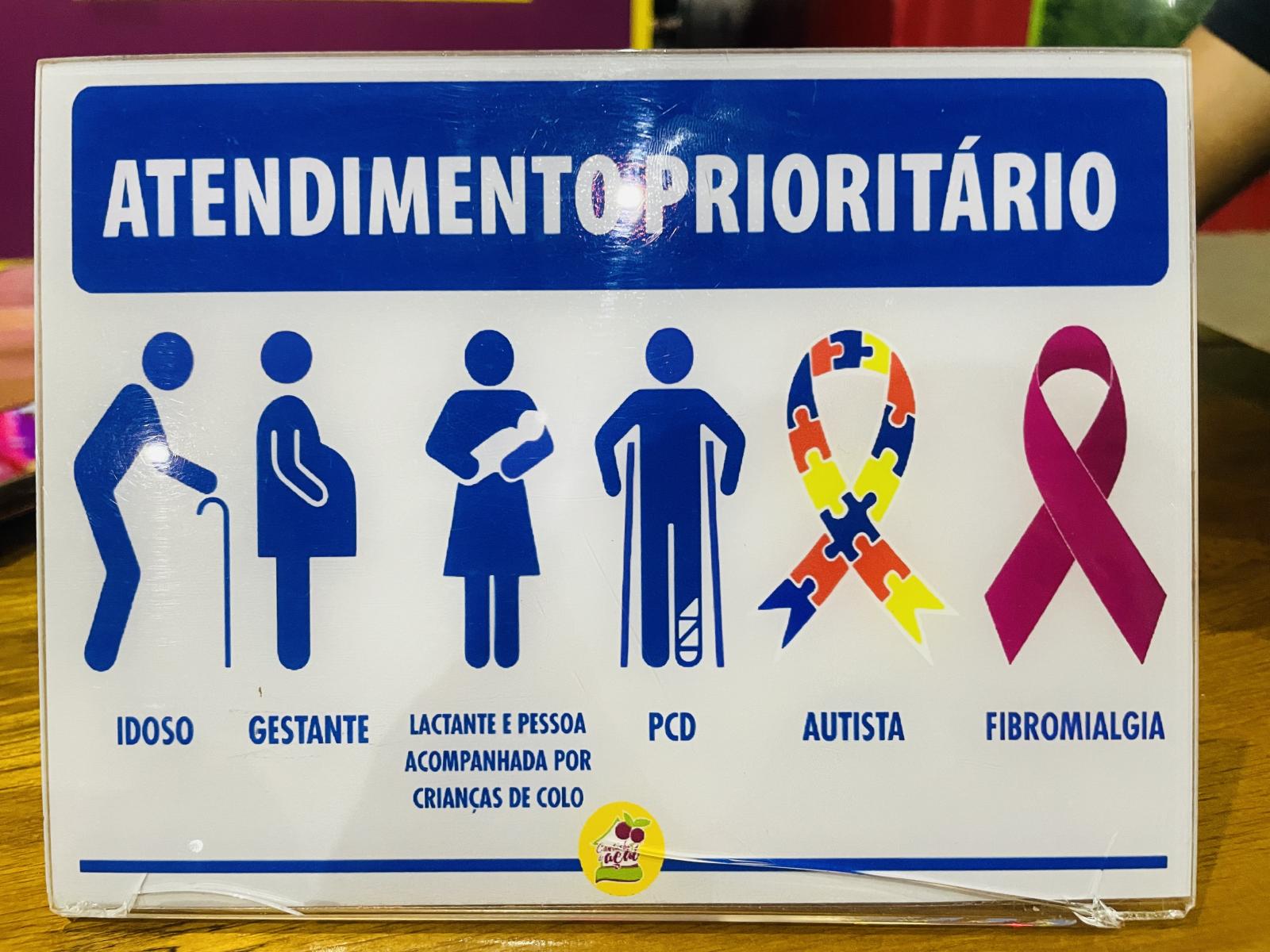 Vereadora Juliana Nonato visita empresa Cantinho do Açaí, a primeira aderir o símbolo da Fibromialgia na placa de prioridades Vereadora Juliana Nonato visita empresa Cantinho do Açaí, a primeira aderir o símbolo da Fibromialgia na placa de prioridades
