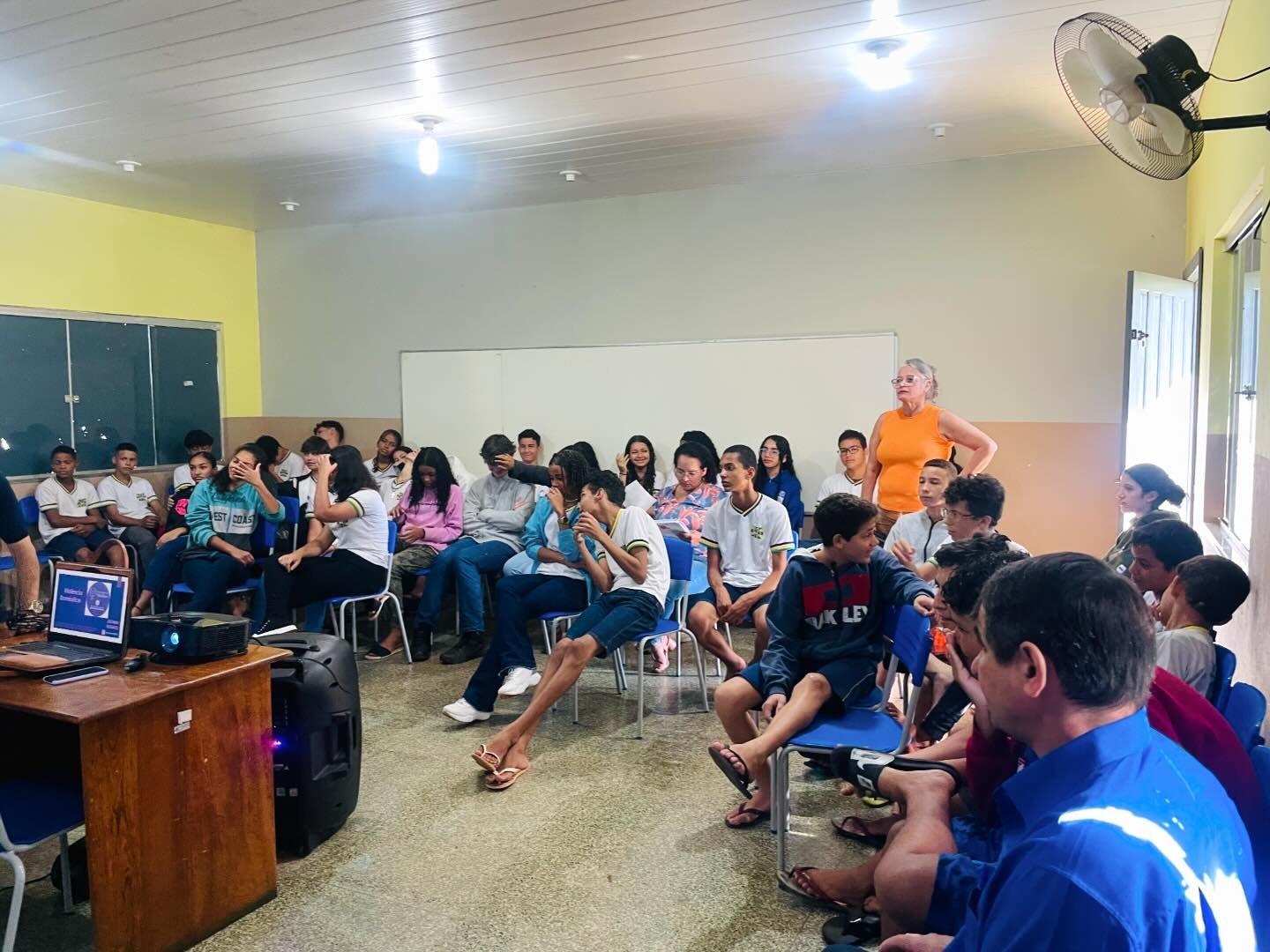 Rolim de Moura- Juliana Nonato, vereadora e procuradora da mulher, é convidada para palestrar sobre a lei Maria da Penha na escola 