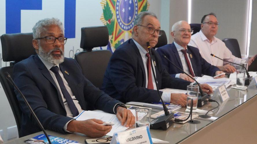 Plenário elege novos membros das comissões permanentes Plenário elege novos membros das comissões permanentes