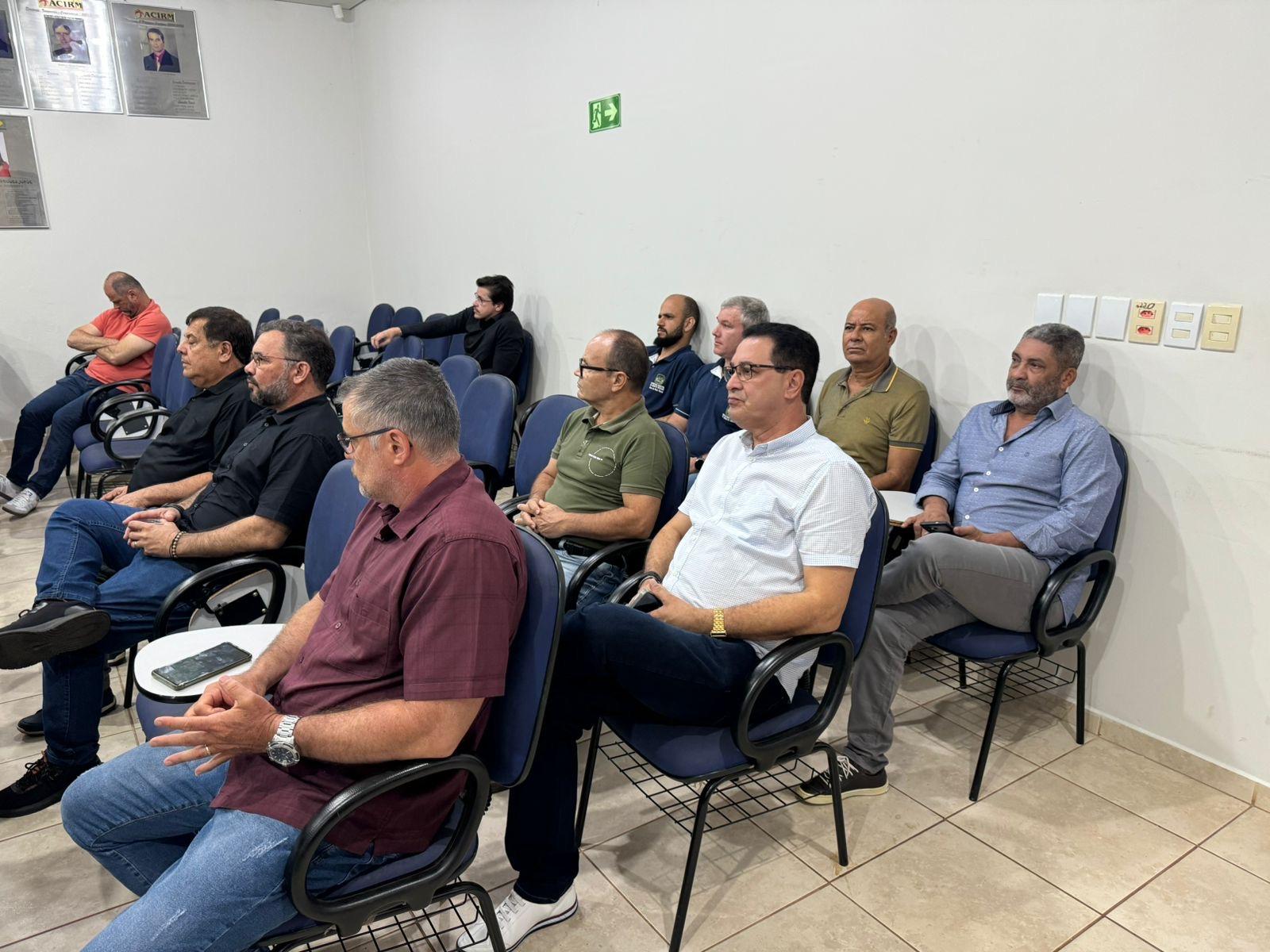 Prefeito e secretários de Rolim de Moura se reúnem com técnicos do Tribunal de Contas para orientações na transição de governo Prefeito e secretários de Rolim de Moura se reúnem com técnicos do Tribunal de Contas para orientações na transição de governo