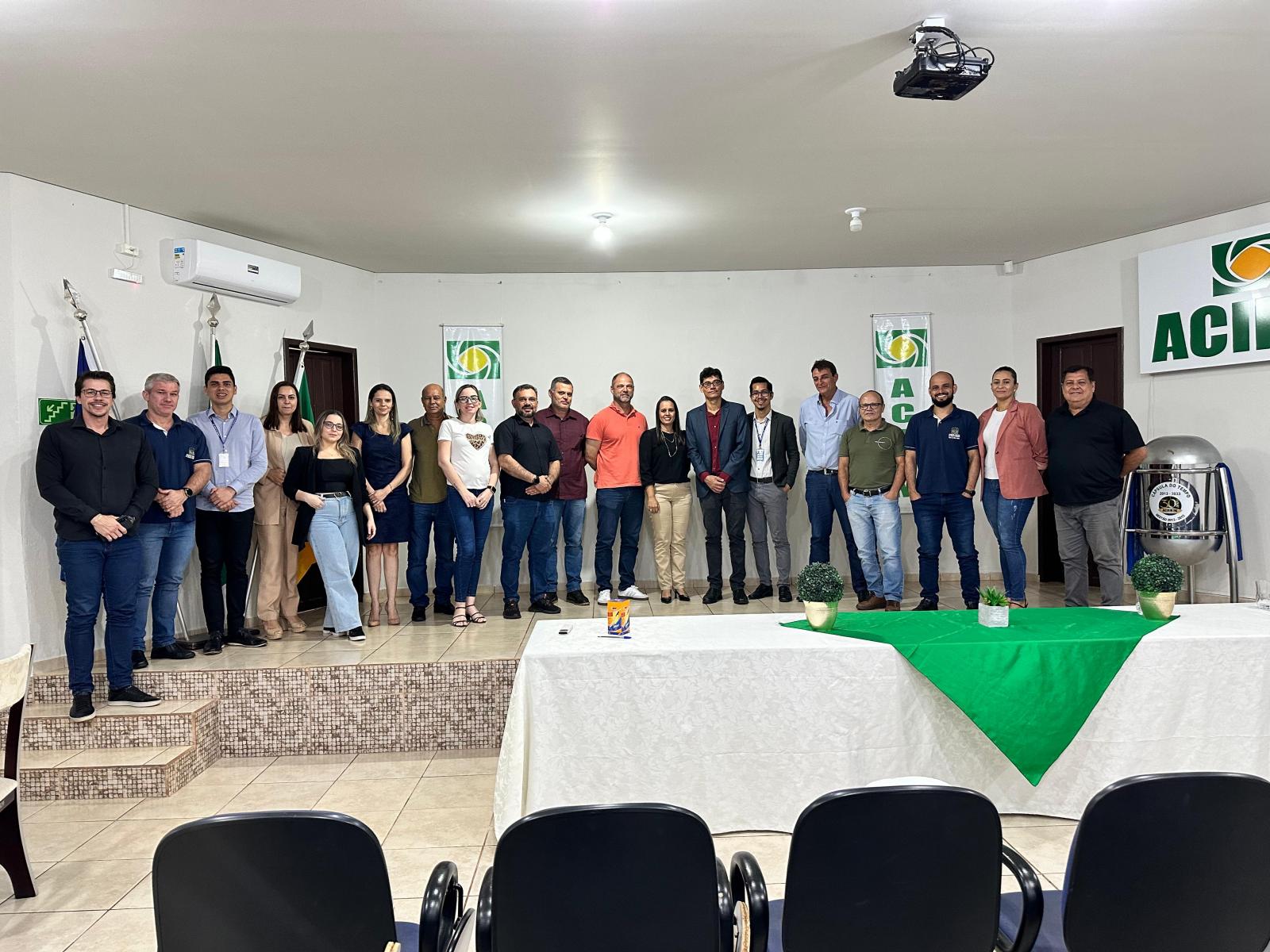 Prefeito e secretários de Rolim de Moura se reúnem com técnicos do Tribunal de Contas para orientações na transição de governo Prefeito e secretários de Rolim de Moura se reúnem com técnicos do Tribunal de Contas para orientações na transição de governo