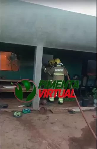 Atualizada – Homem ateia fogo em casa, mata cachorro com paulada e acaba entubado com queimaduras graves em Pimenta Bueno; Polícia localiza arma de fogo Atualizada – Homem ateia fogo em casa, mata cachorro com paulada e acaba entubado com queimaduras graves em Pimenta Bueno; Polícia localiza arma de fogo
