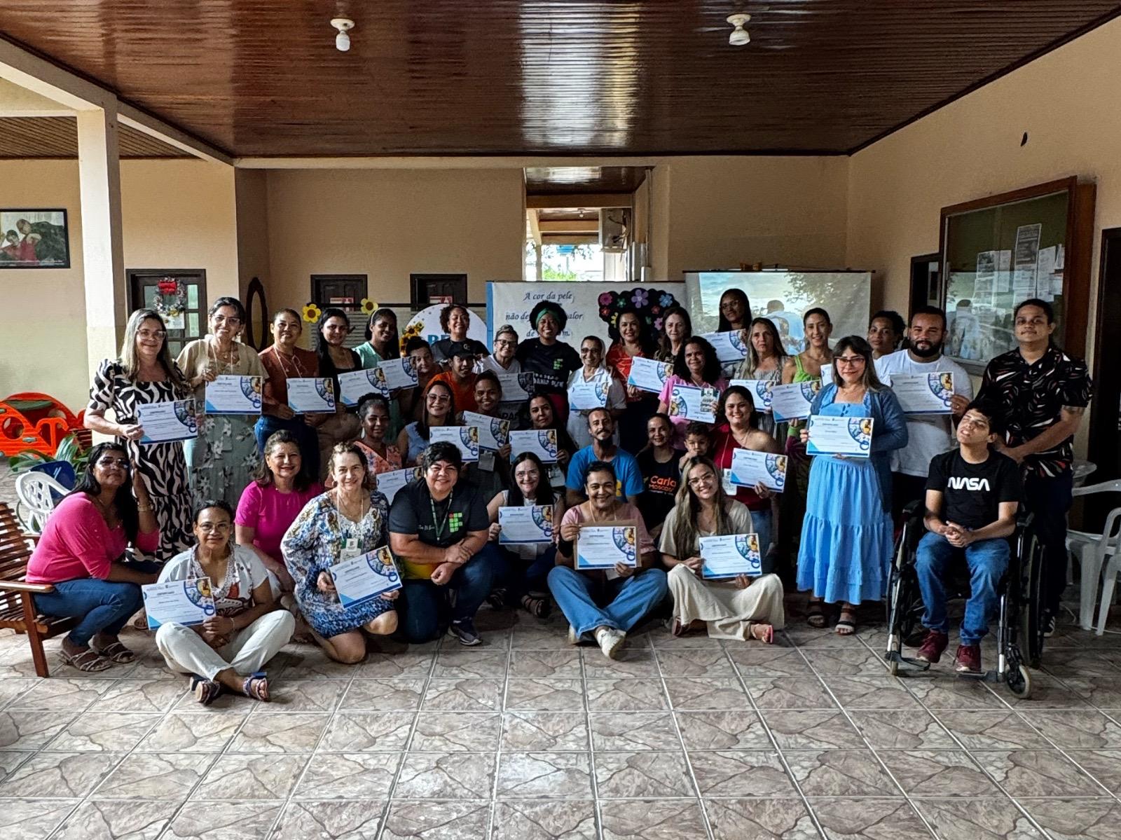 Curso do Projeto Cidadania Plena atende Apaes e mães atípicas de Alto Paraíso e Ariquemes 