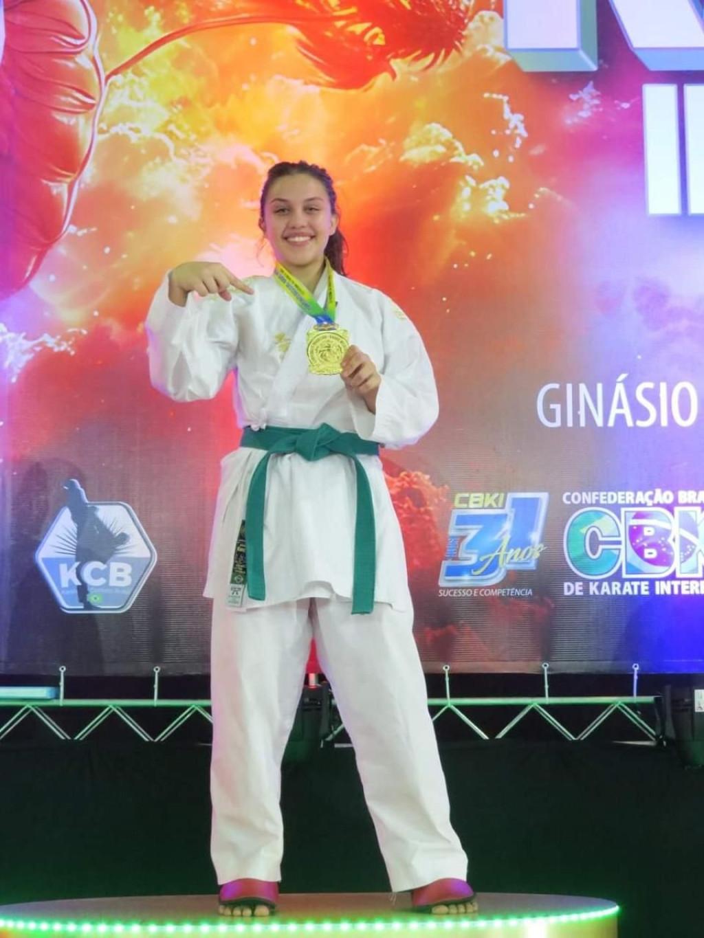 Jovem talento do karatê de Rolim de Moura busca patrocínio para competir no campeonato mundial em Malmö, na Suécia Jovem talento do karatê de Rolim de Moura busca patrocínio para competir no campeonato mundial em Malmö, na Suécia