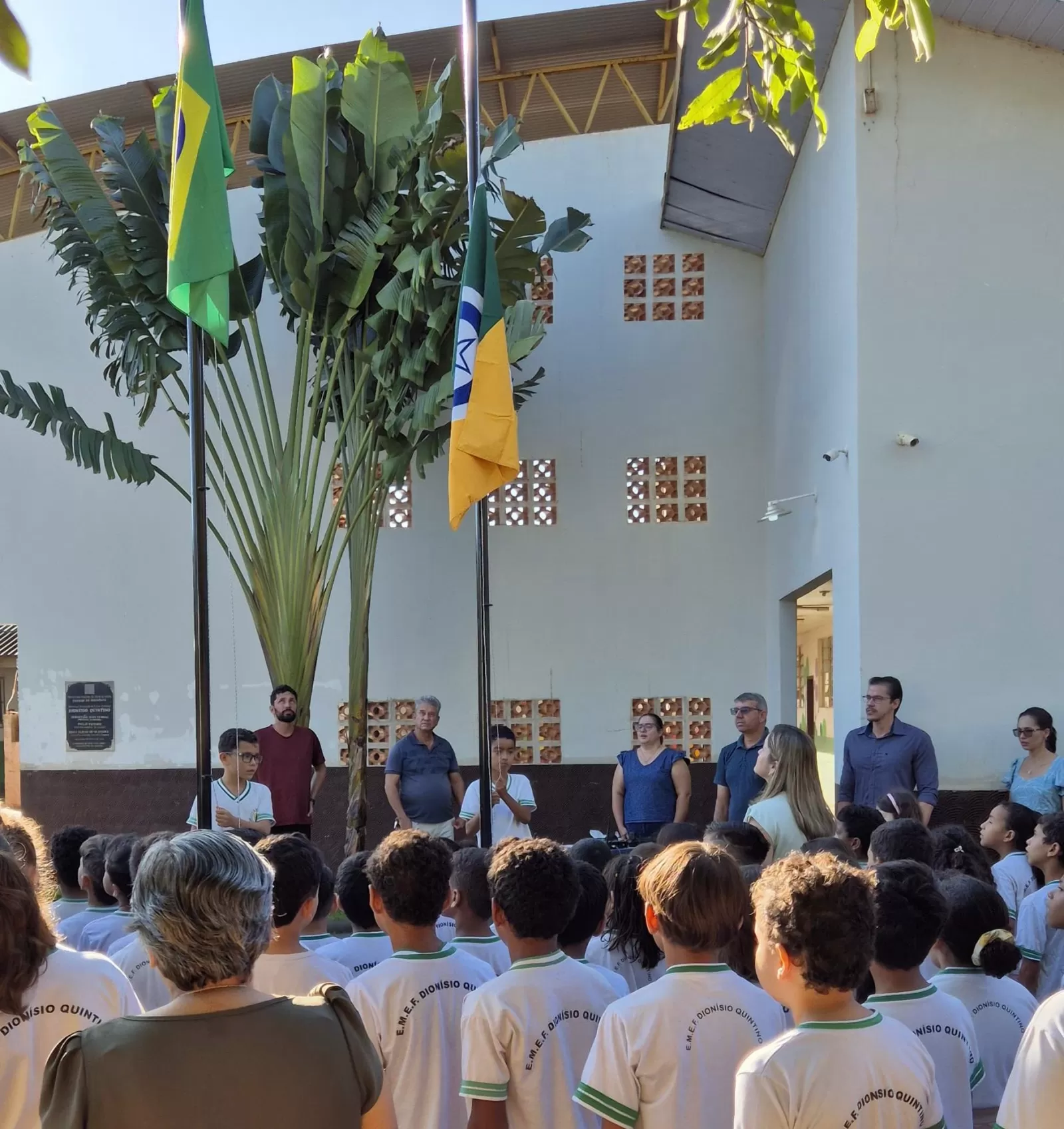 SEMED inicia instalação de mastros para hasteamento das bandeiras nas escolas municipais, em Rolim de Moura SEMED inicia instalação de mastros para hasteamento das bandeiras nas escolas municipais, em Rolim de Moura