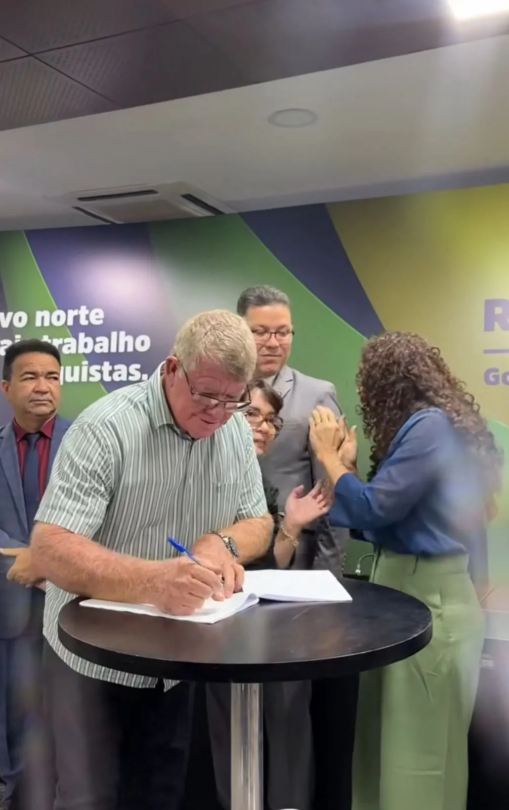 Rolim de Moura é representada por vice-prefeito em assinatura do Pacto Estadual pela Primeira Infância Rolim de Moura é representada por vice-prefeito em assinatura do Pacto Estadual pela Primeira Infância