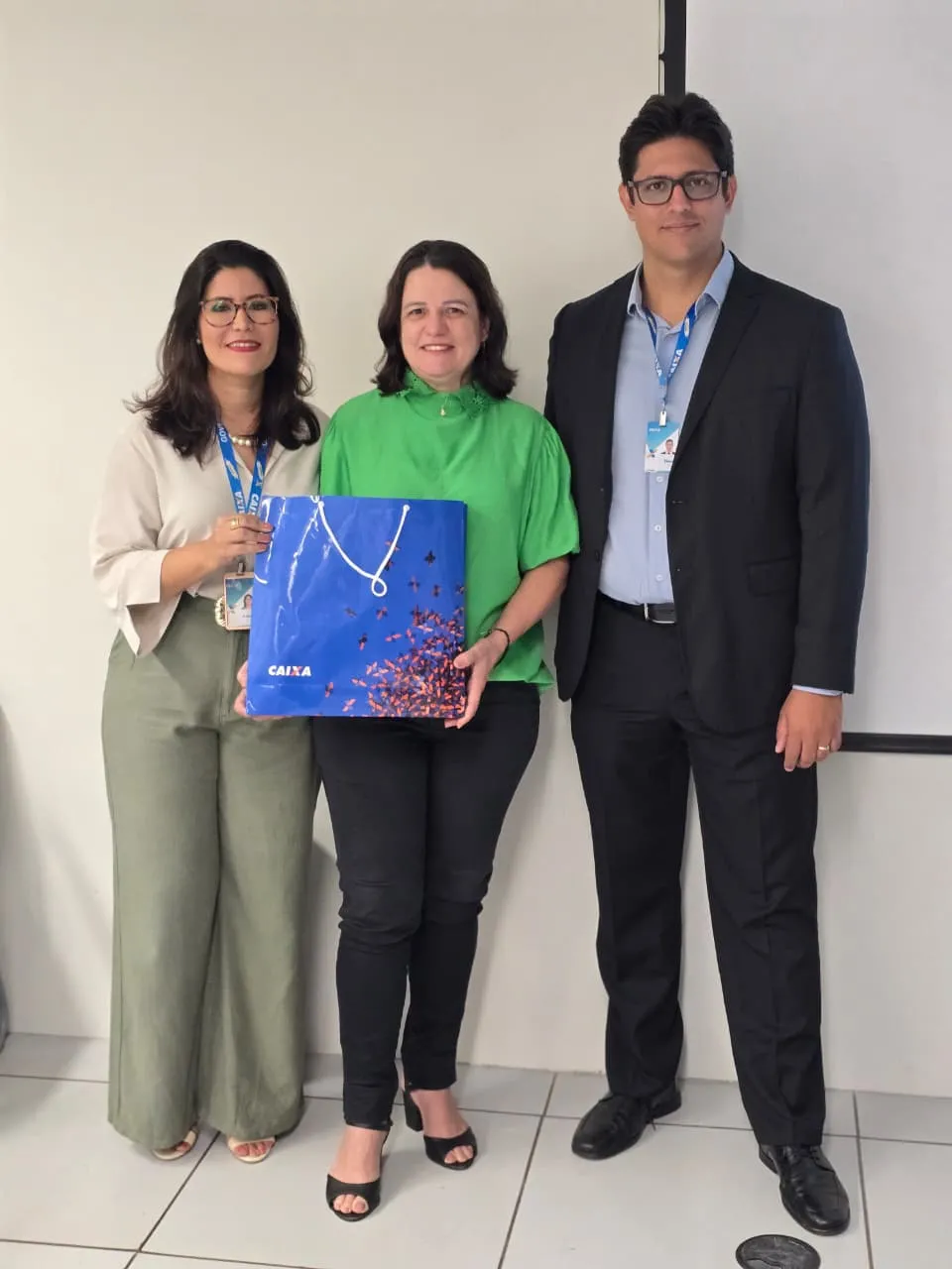Servidora de Rolim de Moura recebe reconhecimento da Caixa Econômica por destaque em convênios Servidora de Rolim de Moura recebe reconhecimento da Caixa Econômica por destaque em convênios