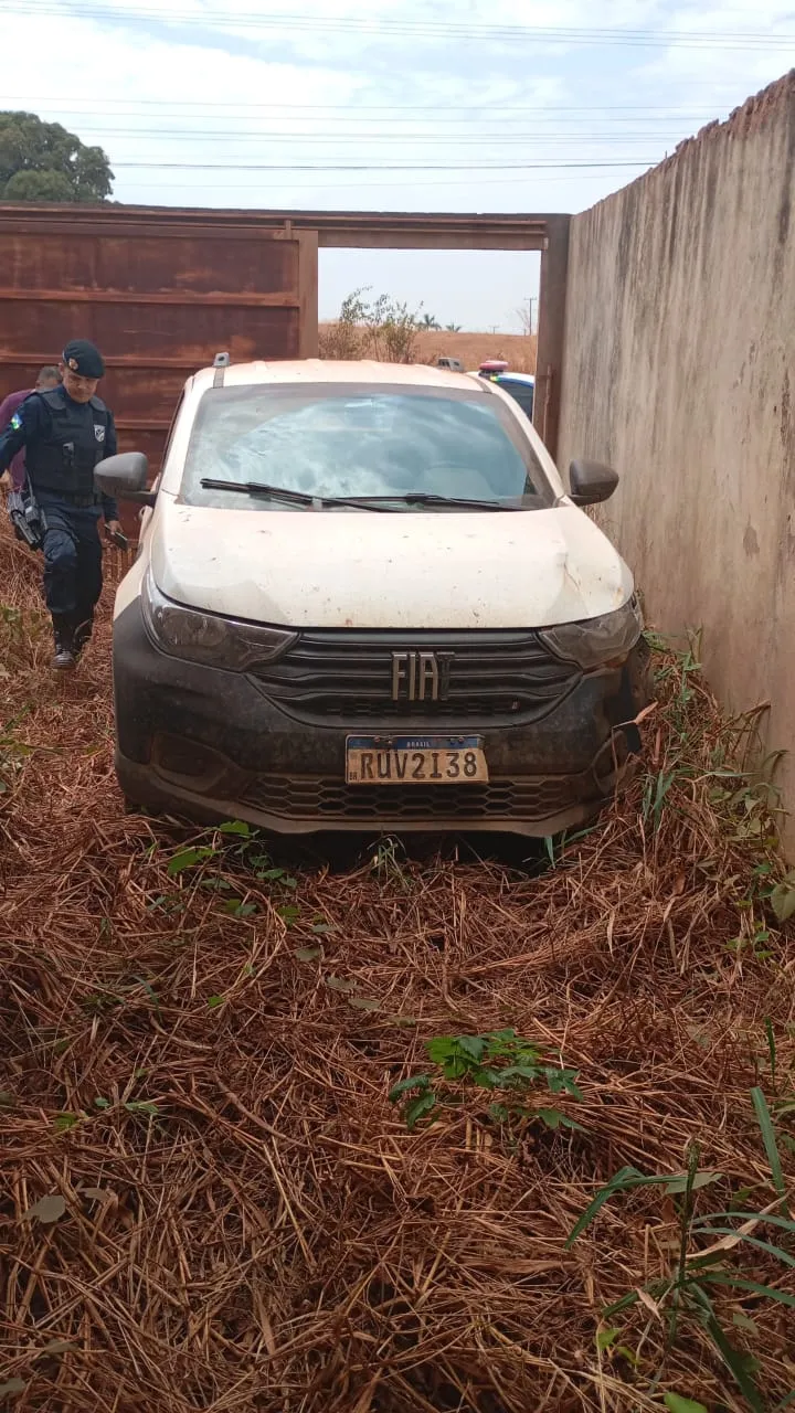 Polícia Militar recupera Fiat Strada furtado em Rolim de Moura Polícia Militar recupera Fiat Strada furtado em Rolim de Moura