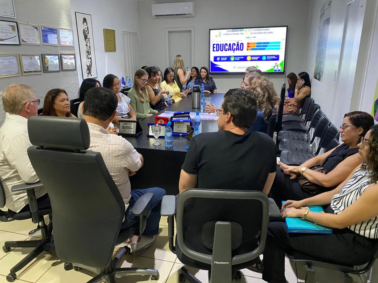Prefeito Aldo Júlio recebe diretoras e celebra avanço da educação de Rolim de Moura com destaque no SAERO Prefeito Aldo Júlio recebe diretoras e celebra avanço da educação de Rolim de Moura com destaque no SAERO