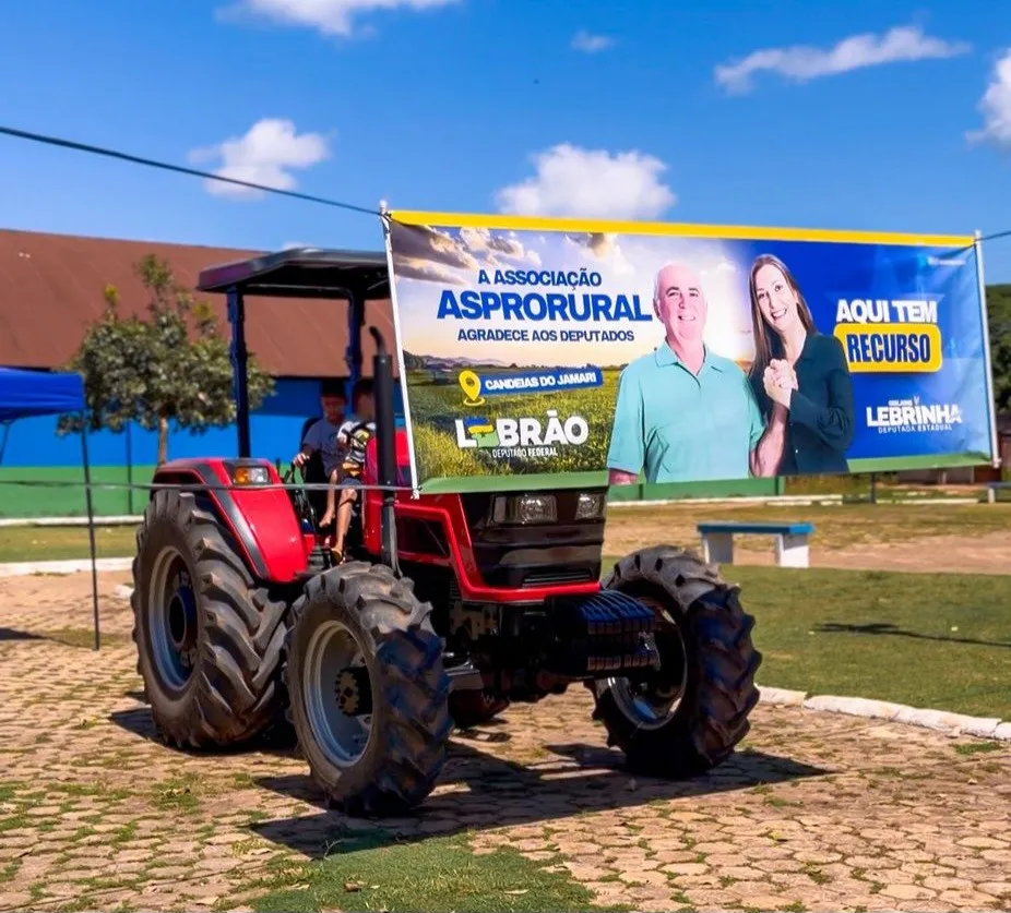 Deputada Lebrinha Destina Trator para Produtores da Asprorural em Triunfo Deputada Lebrinha Destina Trator para Produtores da Asprorural em Triunfo