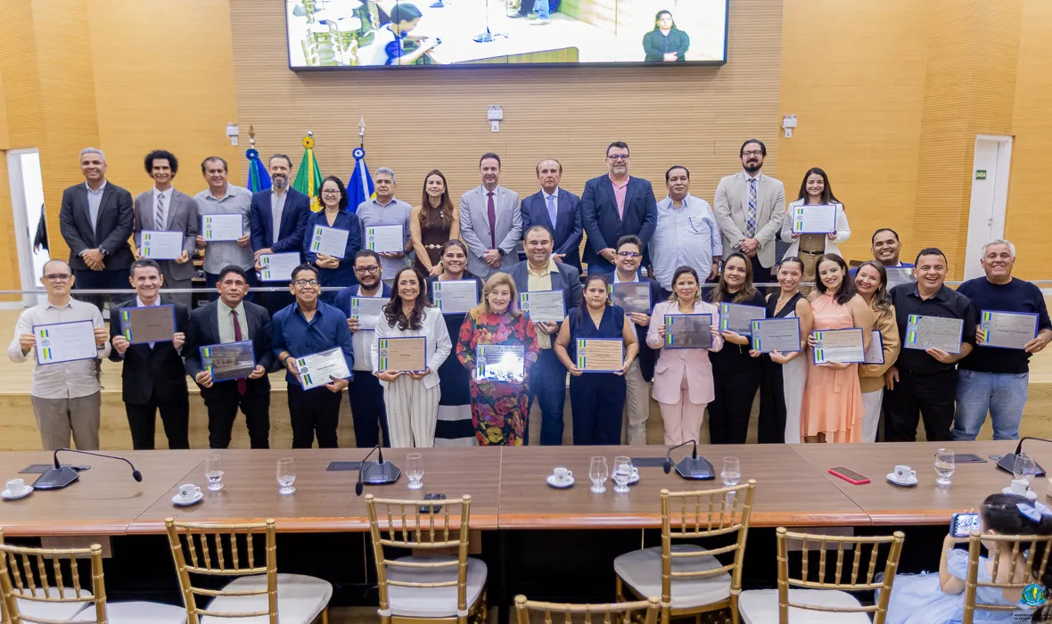 Assembleia celebra os 20 anos da primeira turma de Jornalismo formada em Rondônia em sessão solene Assembleia celebra os 20 anos da primeira turma de Jornalismo formada em Rondônia em sessão solene
