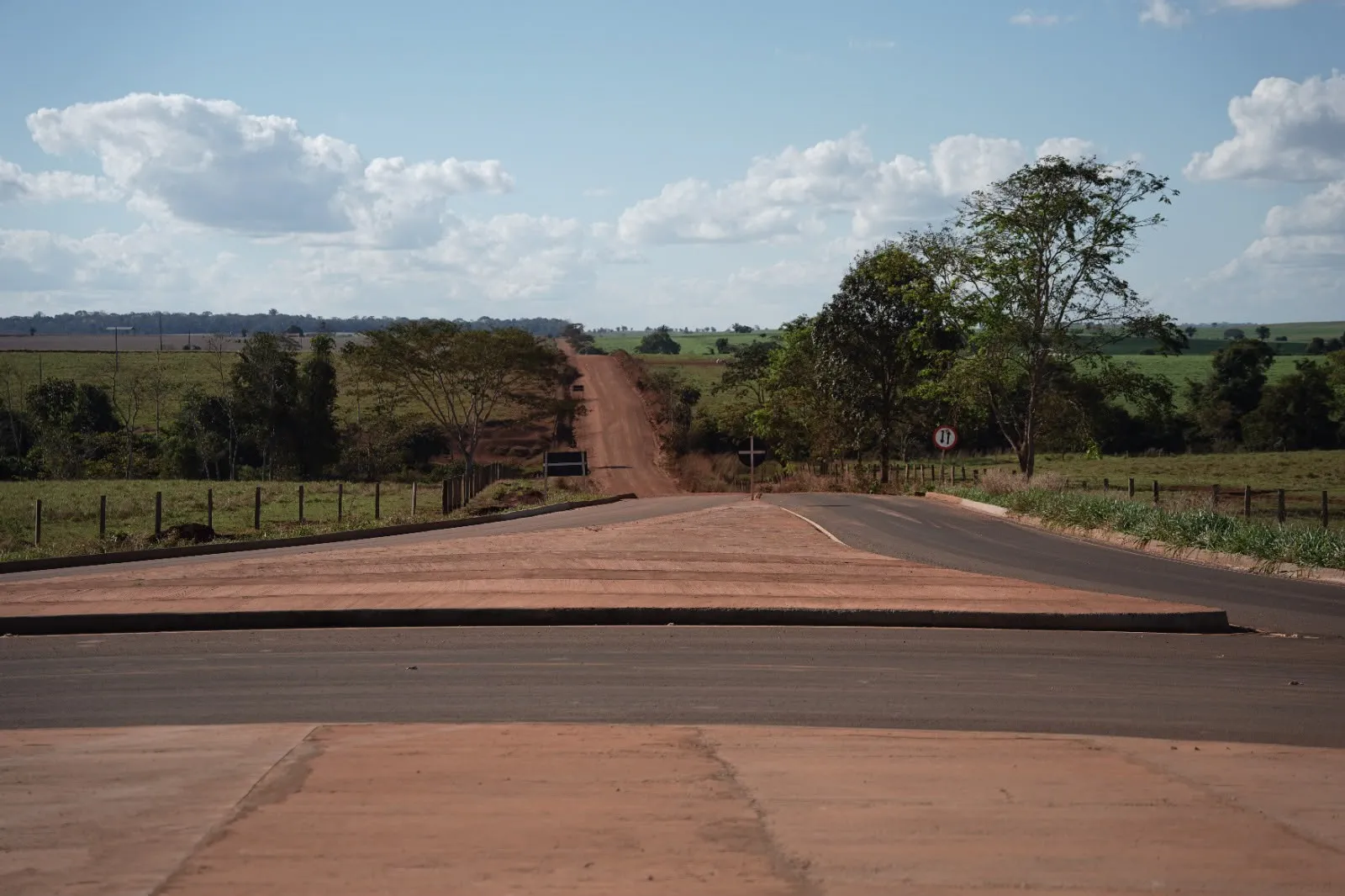 Refém de uma única rodovia: o alto custo da dependência da BR-364 para Rondônia Refém de uma única rodovia: o alto custo da dependência da BR-364 para Rondônia