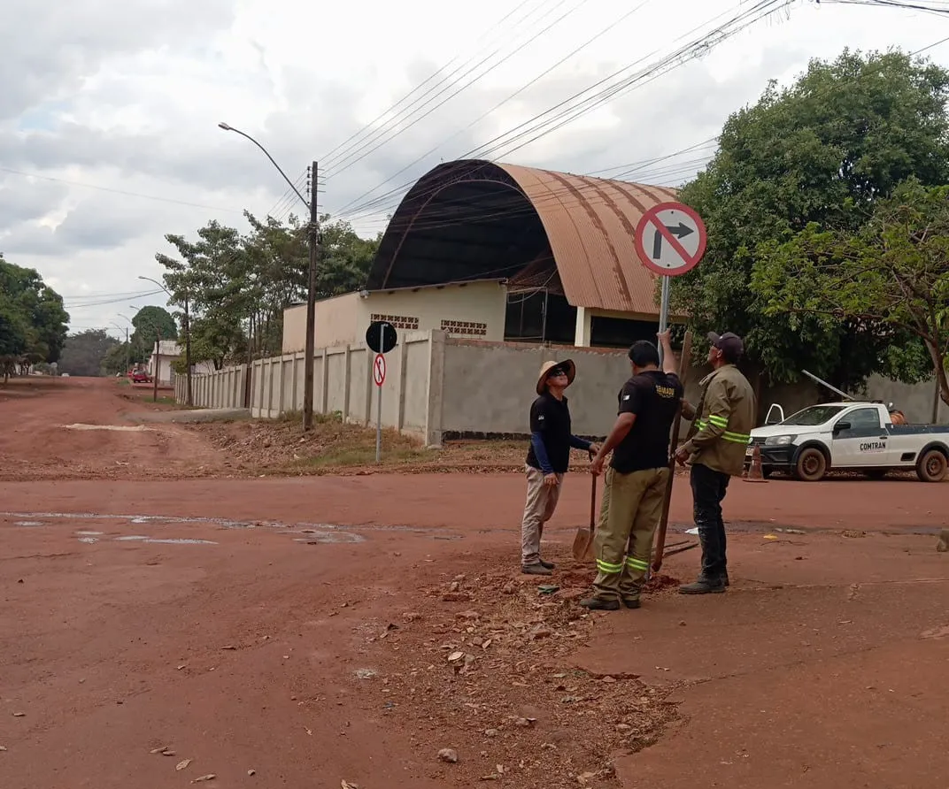 Motoristas devem ficar atentos à nova mão única em frente à Escola Maria Lira e à Creche Municipal Motoristas devem ficar atentos à nova mão única em frente à Escola Maria Lira e à Creche Municipal